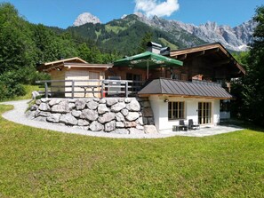 Außenseite Ferienhaus [Sommer]