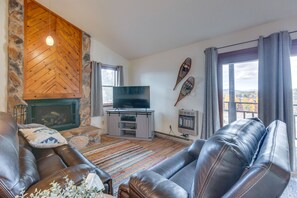 Living Room | Smart TV | Free WiFi | Central Heating