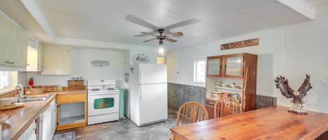 Libby Vacation Rental | 2BR | 2BA | 4 Steps to Enter | 600 Sq Ft