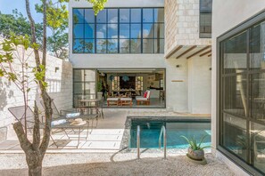 Open the glass sliders all the way for an extension of the space to the poolside deck!