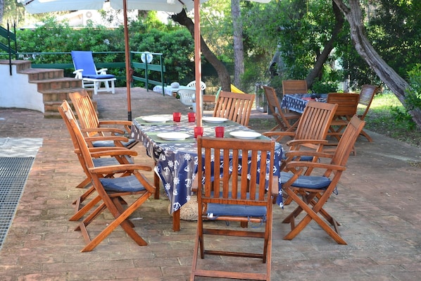 Outdoor dining