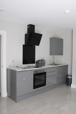 Kitchen diner - includes fridge, oven and kitchenware