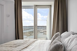 Wake up to the most beautiful view of Aarhus City and the water