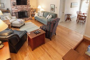 Roomy living room / dining room close