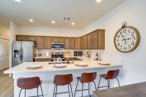 Kitchen | Dishwasher | Bar Seating