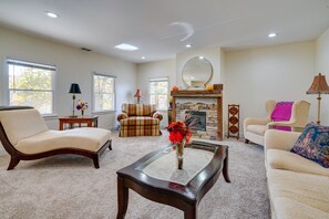 Living Room | Fireplace | Central Air Conditioning/Heating | Free WiFi