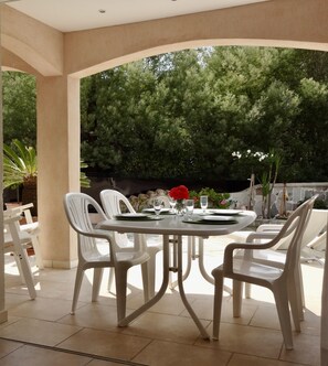 Outdoor dining