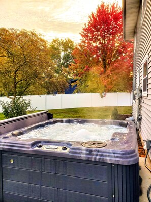 6-Person Hot-Tub