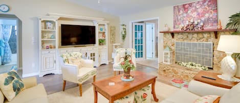 Edgewater Vacation Rental | 4BA | 3BA | 2,000 Sq Ft | 1 Step Required to Enter