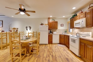 Kitchen | Free WiFi | Gas Fireplace | Flat-Screen TV