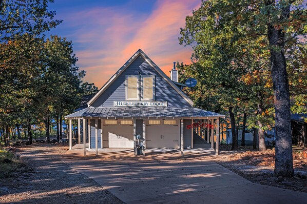 Welcome to Huckleberry Lodge. This is the view from the street as you drive up.