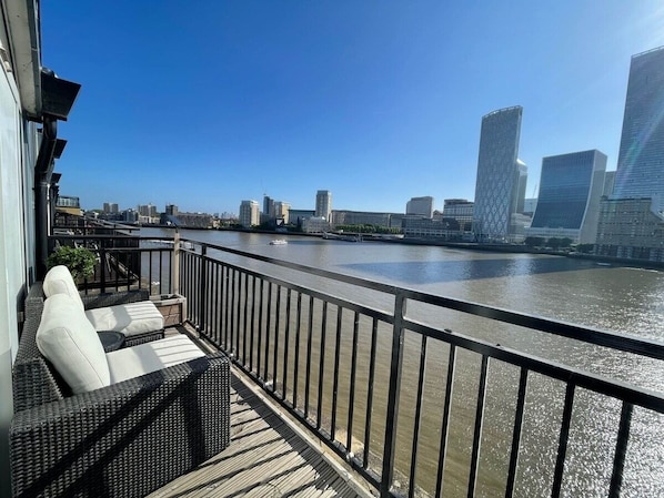 The 'sunrise' terrace, facing east across the Thames to Canary Wharf