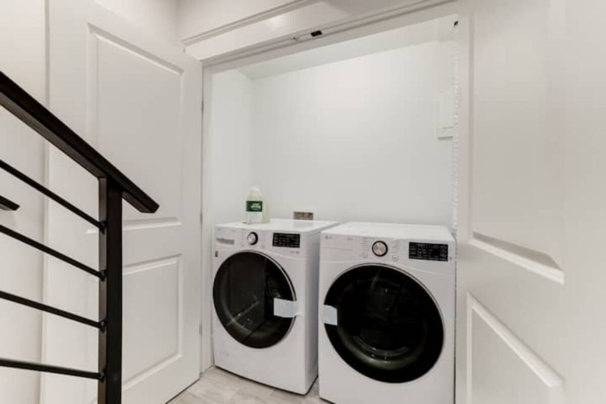 Gorgeous Newly Built 3BR Home in Alexandria