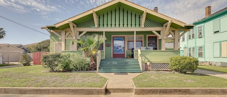Galveston Vacation Rental | 5BR | 3BA | 2,450 Sq Ft | Stairs Required