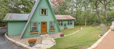 Bastrop Vacation Rental | 2BR + Loft | 2BA | Stairs to Enter | 1,451 Sq Ft