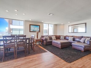 Dining area/Living room