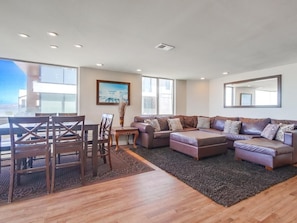 Dining area/Living room