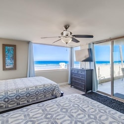 First bedroom - 2 queen beds