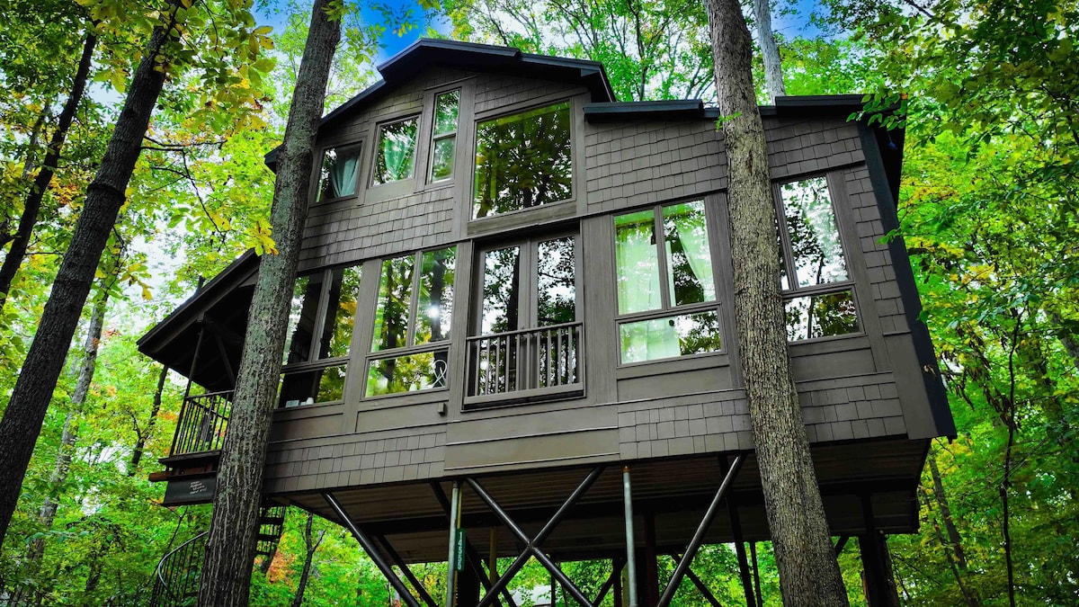 Magical Woods Waterford Treehouse in Virginia from Vrbo