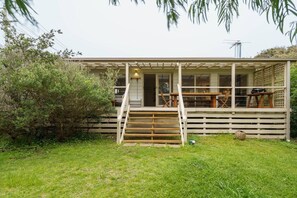  A spacious, pet-friendly front yard offers plenty of space to play, relax and entertain. 
