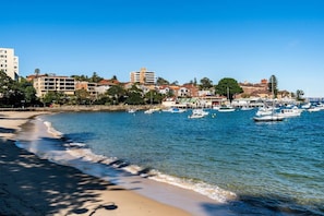 An 8-minute stroll will take you to Manly Cove where you can walk along the wharf, explore the famous dining scene, and find beautiful inlets and parks.