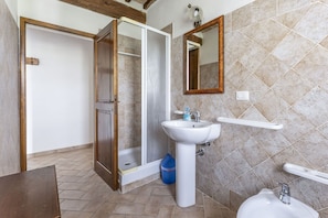Autumn, Bathroom, Spring, Summer