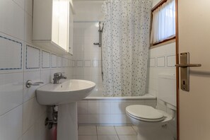 Autumn, Bathroom, Spring, Summer