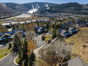 Less than a mile to Deer Valley Resort