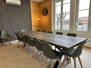 Meeting facility