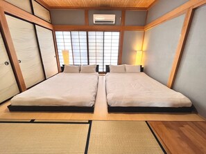 Bedroom (2 comfortable double beds)