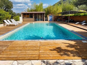 Piscine 12x6m et Sauna au fond