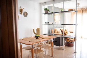 Dining area (1)
