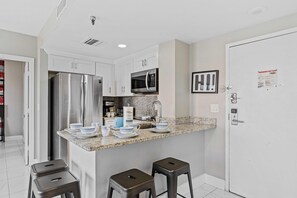 Kitchen with breakfast bar