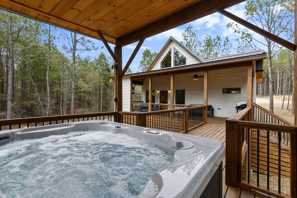 Indulge in a champagne soak under the stars or cozy up by the outdoor fireplace with a glass of wine. 