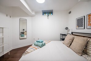 Queen sized Bedroom