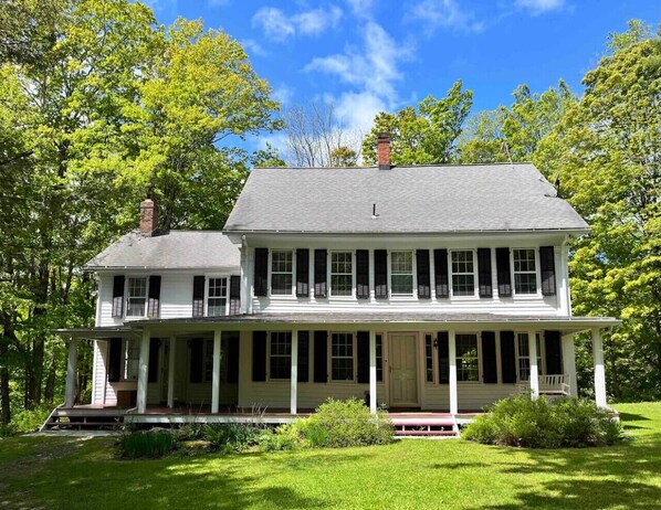 “In just 15 minutes you're in downtown Great Barrington with access to delicious restaurants and an impressive arts and culture scene.” Justin, September 2023, ⭐️⭐️⭐️⭐️⭐️