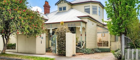 This newly renovated heritage home makes an ideal family getaway, located a 10-minute drive from Eastern Beach and the Geelong waterfront. 
