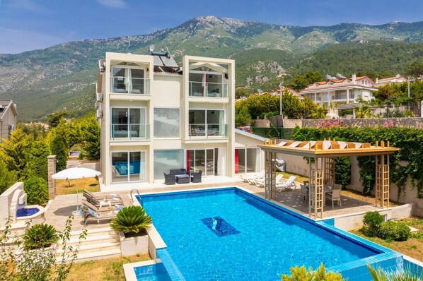 Beautiful villa with private pool and terrace