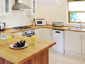 Kitchen | Family Lodge No.5 - Atholl Palace Holidays, Pitlochry