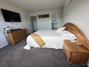 Master bedroom, walk in wardrobe, ensuite