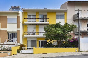 Prédio onde se situa o apartamento - Building where the apartment is located