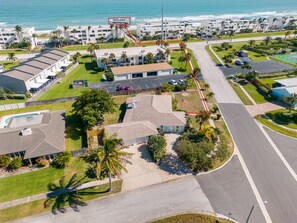 100 steps to the beach! Family house close to everything and 30 mins to Port.