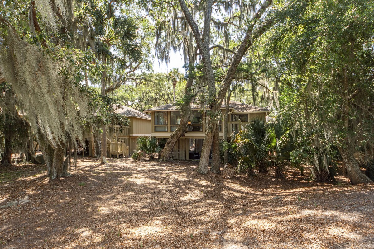 Renovated Summerwind backs to golf course
