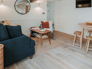 Living room/dining room | The Old Stables - Tenterden Retreats, Tenterden