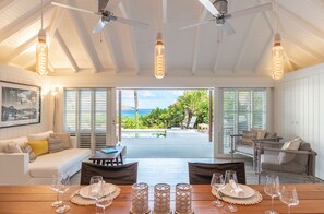 Fully equipped. Electric oven, gas stove, microwave, refrigerator, mixer, centrifuge, freezer, dishwasher, Nespresso machine, blender, kettle, toaster, breakfast bar. Indoor dining table for 8 guests, and outdoor table on the terrace.