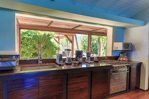 Fully equipped with bar for eight people, gas stove and La Canche oven, ceiling fan, wine cellar, fridge and freezer, ice maker, microwave, dishwasher, toaster, filter coffee maker and Nespresso machine, mixer, electric fruit press. Outside large wooden d