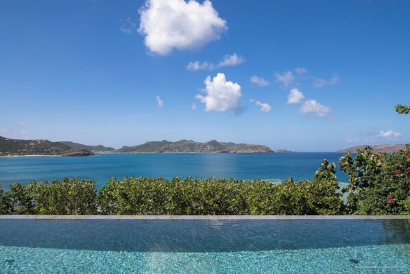 Infinity edge swimming pool, sunbeds, deckchairs, Gas barbecue.