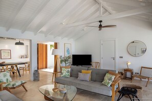HD-TV with french satellite, Dish Network, portable Bluetooth speakers, ceiling fan.