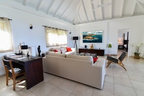 Large HD-TV, Dish Network, Blu-Ray DVD player, Bose sound system, iPod dock. Outside lounge on the covered terrace. Ocean view. 