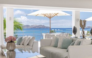 Air conditioning, ceiling fan, HD-TV, Dish network, DVD player, Apple TV. Opens onto the terrace. Ocean view.